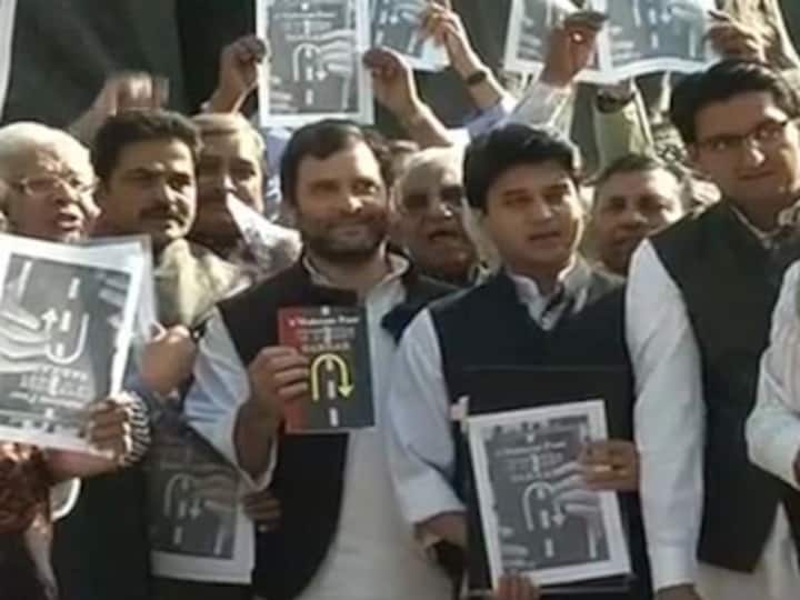 Rahul Gandhi leads protest against Modi govt, poses with 'U-turn Sarkar' book