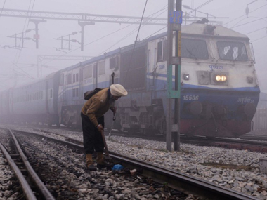 Indian Railways cancels 78 trains till 15 Jan due to fog in northern India Indian Railways cancels 78 trains till 15 Jan due to fog in northern India