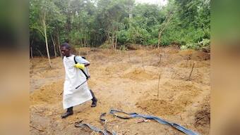 Search teams battle rough weather in hunt for AirAsia wreck