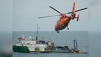 Divers fail to get black boxes; AirAsia Flight 8501's tail may be lifted