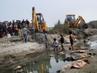 UP govt launches probe after 104 bodies found in Ganga, six in Betwa  UP govt launches probe after 104 bodies found in Ganga, six in Betwa