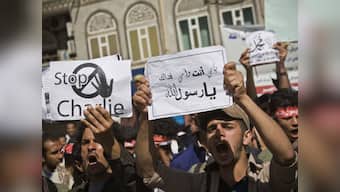Protest against Charlie Hebdo in Niger: At least 10 people killed, churches and bars torched