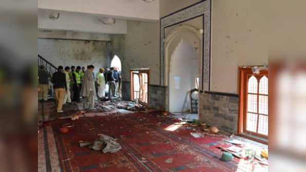 Pakistan mourns victims of deadly suicide bombing in Shia mosque