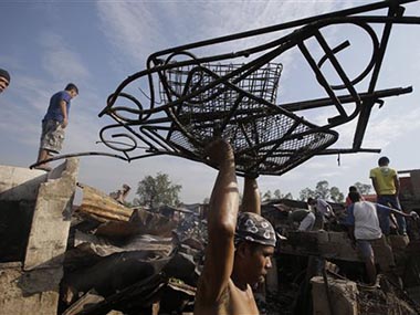 Philippines: Massive fire leaves 15,000 homeless; 4 reported injured Philippines: Massive fire leaves 15,000 homeless; 4 reported injured