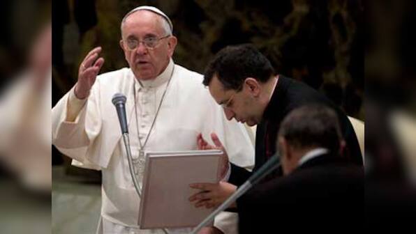 Pope Francis praises large families after telling Catholics not to breed like rabbits