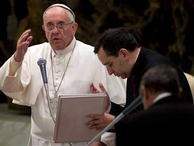 Pope Francis praises large families after telling Catholics not to breed like rabbits