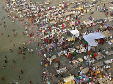 Allahabad: Thousands take holy dip in Sangam as Maagh Mela begins Allahabad: Thousands take holy dip in Sangam as Maagh Mela begins