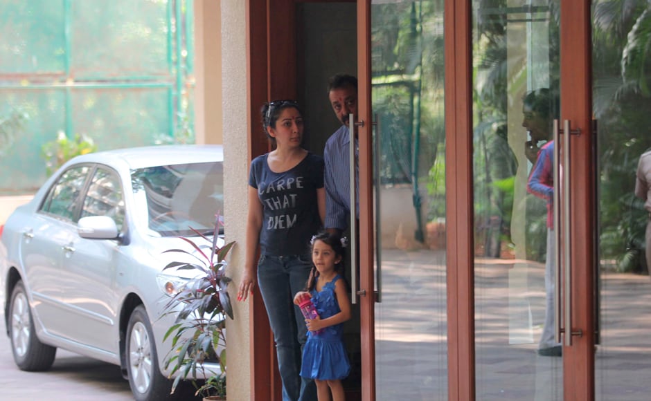 Sanjay Dutt with his wife Manyata and one of his children, as he prepares to leave his home for Yerwada jail: Firstpost Sanjay Dutt with his wife Manyata and one of his children, as he prepares to leave his home for Yerwada jail: Firstpost