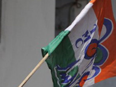TMC meets EC, says simultaneous bypolls to Lok Sabha, Assembly seats is in 'public interest' TMC meets EC, says simultaneous bypolls to Lok Sabha, Assembly seats is in 'public interest'