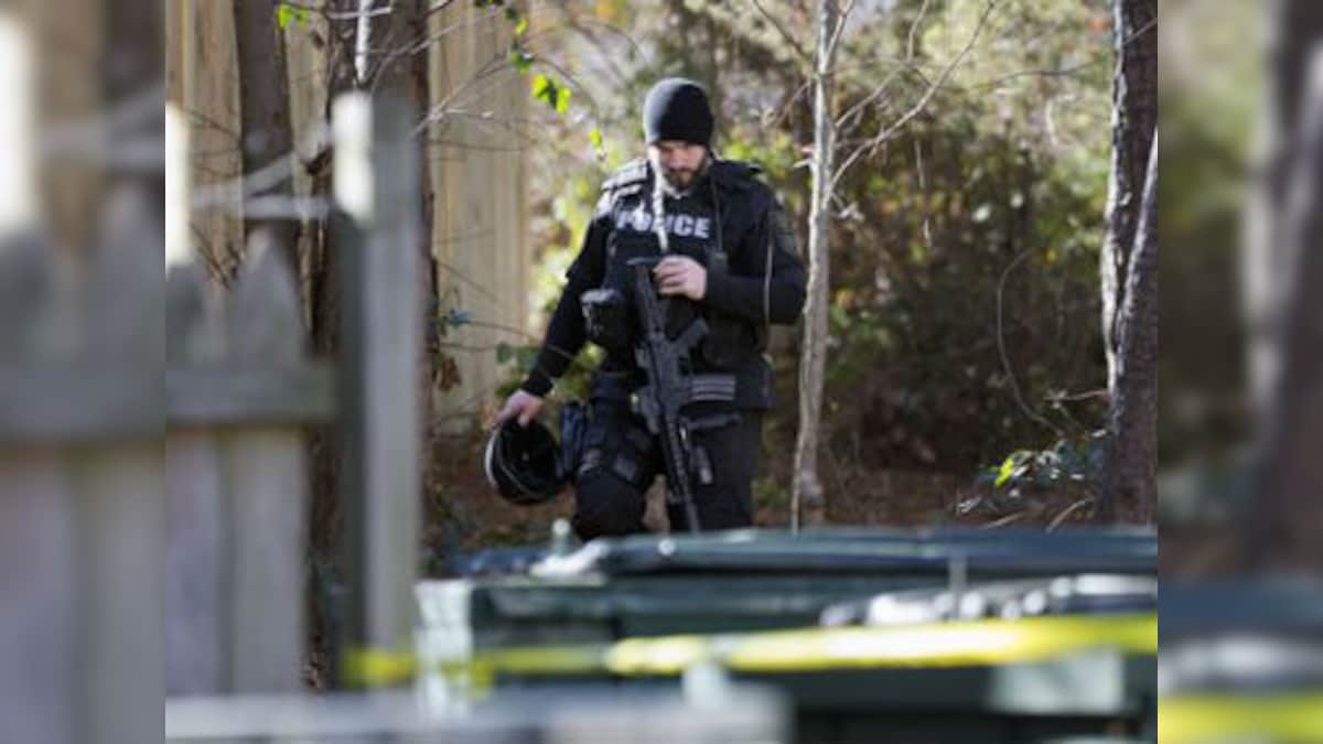 Two New York City police officers shot, wounded; hunt on for suspects