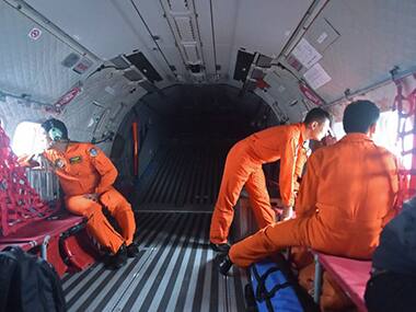 AirAsia flight QZ850: Recovery teams find two large parts 