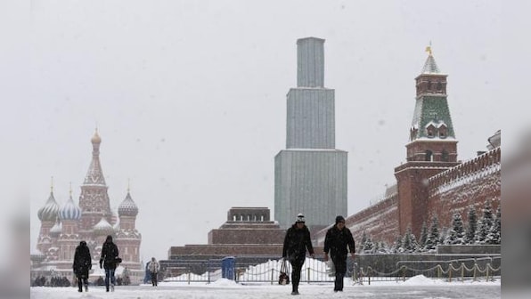 S&P downgrades Russia's sovereign credit rating to "junk"