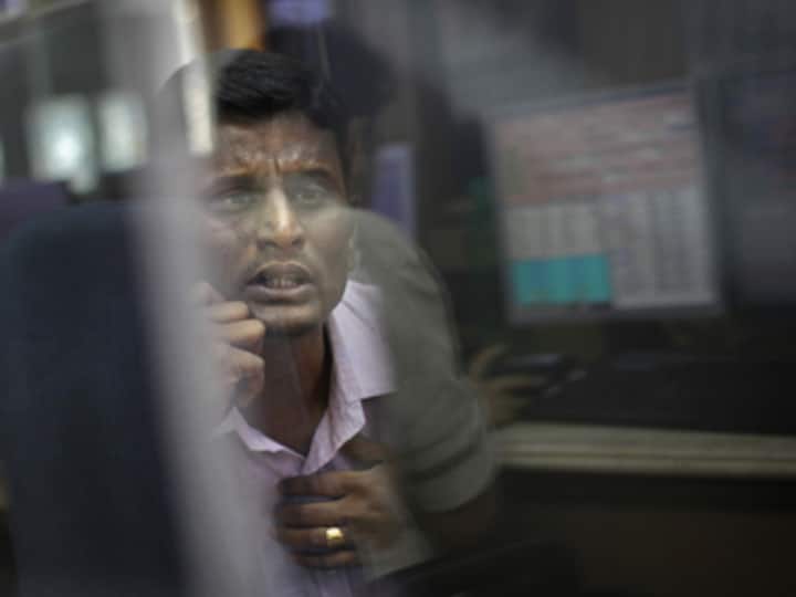 Crude shock: Sensex plunges nearly 600 pts but rupee recovers