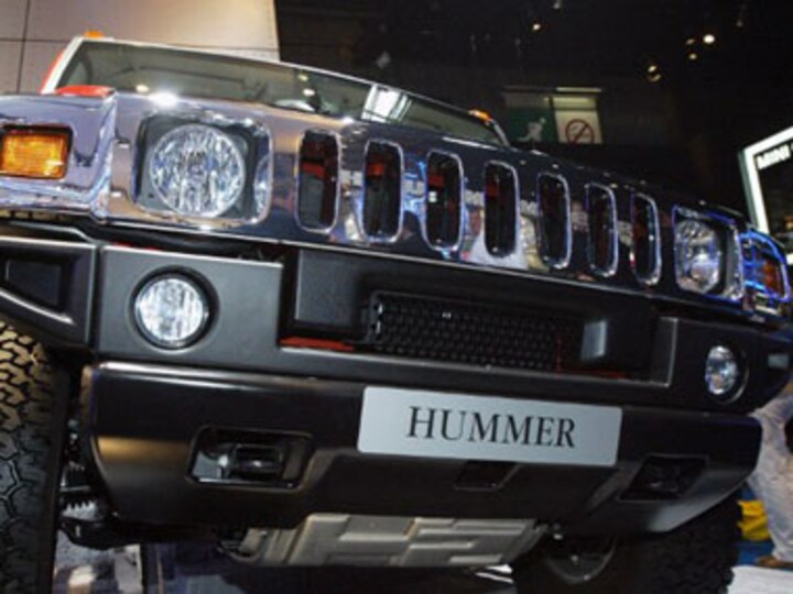 Businessman rams Hummer on a security guard in fit of rage
