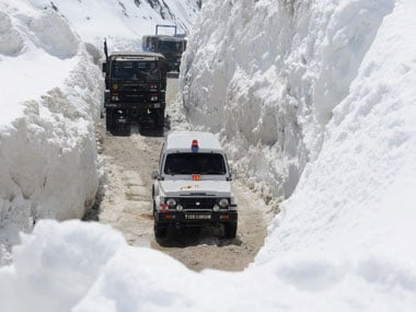 Temperatures plunge across Kashmir Valley, Leh freezes at minus 16.4 ...
