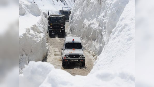 Temperatures plunge across Kashmir Valley, Leh freezes at minus 16.4 celsius