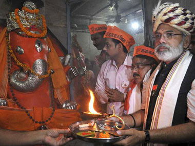 Will the real PM Modi please stand up? Meet lookalike 'Nandan Modi' Will the real PM Modi please stand up? Meet lookalike 'Nandan Modi'