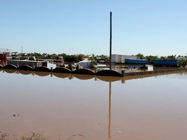 Karnataka sounds flood alert after excess rain water is released into Krishna Karnataka sounds flood alert after excess rain water is released into Krishna