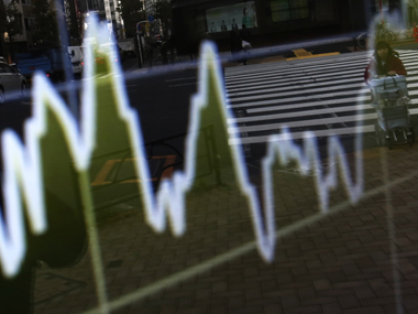 Pain continues: Asian markets extend fall, euro hits 9-year low vs dollar Pain continues: Asian markets extend fall, euro hits 9-year low vs dollar