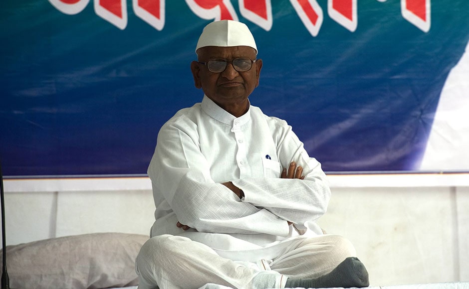 The crusader is back! Anna Hazare joins protesters at Jantar Mantar to protest against Land Act