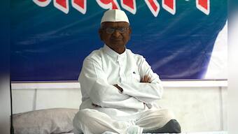 The crusader is back! Anna Hazare joins protesters at Jantar Mantar to protest against Land Act