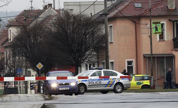Gunman kills eight in Czech restaurant then kills himself Gunman kills eight in Czech restaurant then kills himself