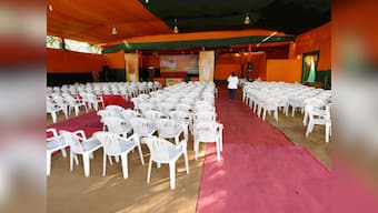 Bure din? BJP gives away Delhi celebratory sweets, beggars won't acknowledge