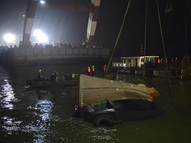 Twenty missing as boat carrying migrants sinks near Bangladesh Twenty missing as boat carrying migrants sinks near Bangladesh