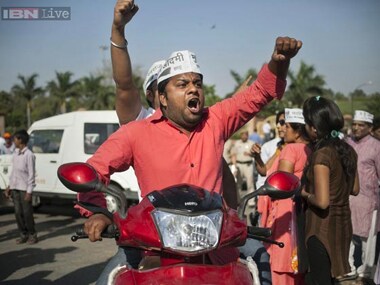 Delhi polls 2015: In last mile effort, parties rush to woo trading community's vote