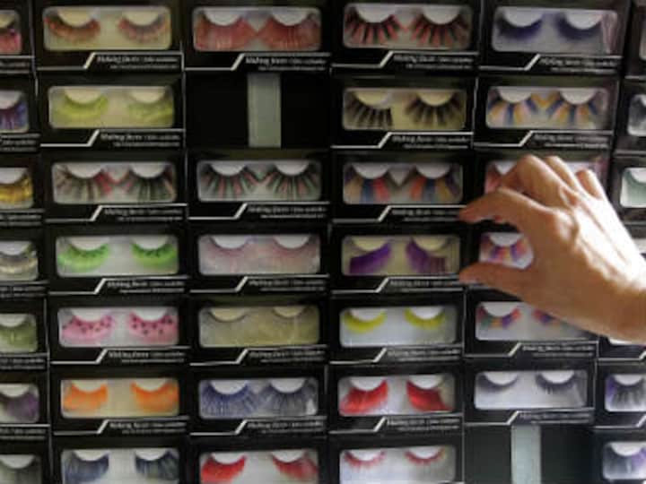 Love wearing long, fake eyelashes? It can damage your eyes, says study  