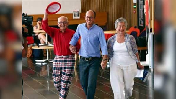Greste family 'ecstatic', celebrate Australian reporter's release from Egypt jail