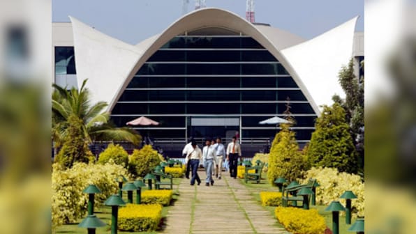 IT giants off on a cool course to attract young talent, battle start-ups