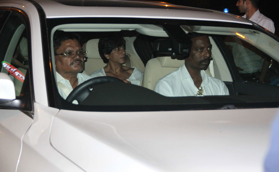 Shah Rukh Khan and Sonu Sood bid adieu to Danny Denzongpa's manager, Madan Mohan Shah Rukh Khan and Sonu Sood bid adieu to Danny Denzongpa's manager, Madan Mohan