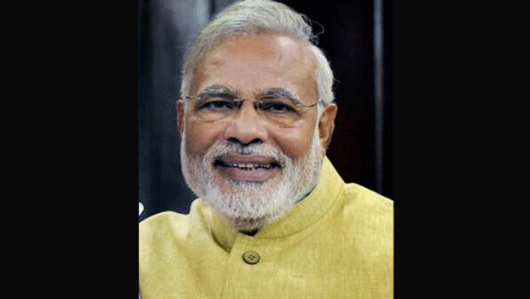From Shobha De to Chetan Bhagat: Twitter reacts to Modi's 'bazaaru log' comments