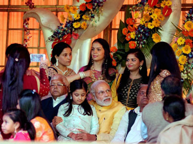 Modi-Mulayam bonhomie: It’s astute politics at play before Budget session Modi-Mulayam bonhomie: It’s astute politics at play before Budget session