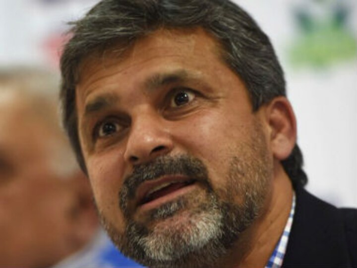 Pakistan chief selector Moin provided security after angry fans gather outside his house