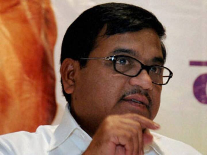 RR Patil cremated in Anjani with state honours, thousands pay respect