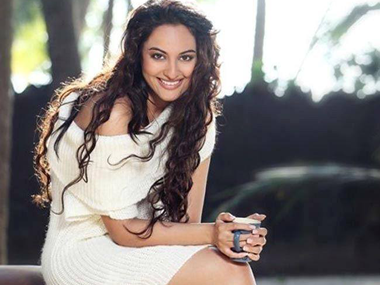 FIR against AIB: Sonakshi not named because her dad is a BJP MP, alleges Mahesh Bhatt FIR against AIB: Sonakshi not named because her dad is a BJP MP, alleges Mahesh Bhatt