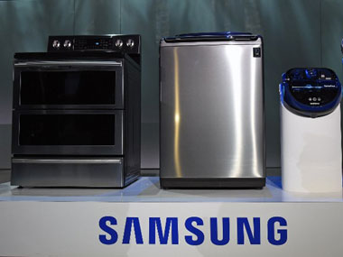 Corporate clash: LG Electronics takes fight with Samsung to YouTube Corporate clash: LG Electronics takes fight with Samsung to YouTube