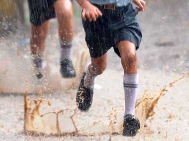 Mumbai schoolboy electrocuted to death taking extreme selfie atop local train Mumbai schoolboy electrocuted to death taking extreme selfie atop local train
