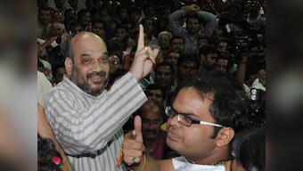 Itna sannata kyun hai bhai? Keep it down, Amit Shah tells guests, band at son's wedding