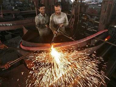 Indian factory output drops, govt must do more for growth: HSBC survey
