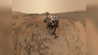 Nasa's Curiosity rover succumbs to pressure, sends this fascinating Mars selfie