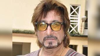 Man snatches Shakti Kapoor's earring during shoot, tears his earlobes apart