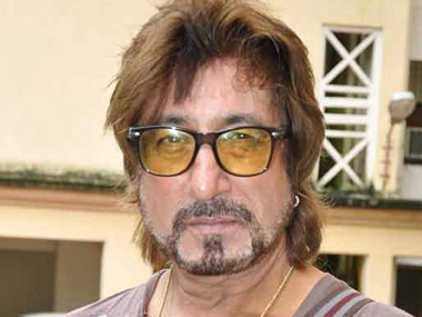 Man snatches Shakti Kapoor's earring during shoot, tears his earlobes apart Man snatches Shakti Kapoor's earring during shoot, tears his earlobes apart