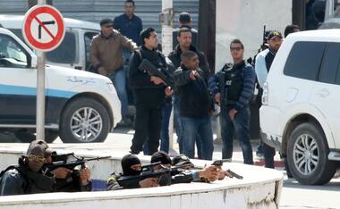 Chaos and gunfire as Islamic State militants storm Tunisia museum