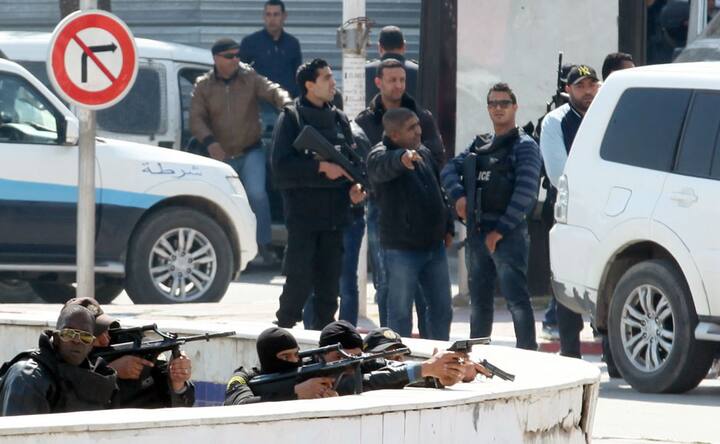 Chaos and gunfire as Islamic State militants storm Tunisia museum