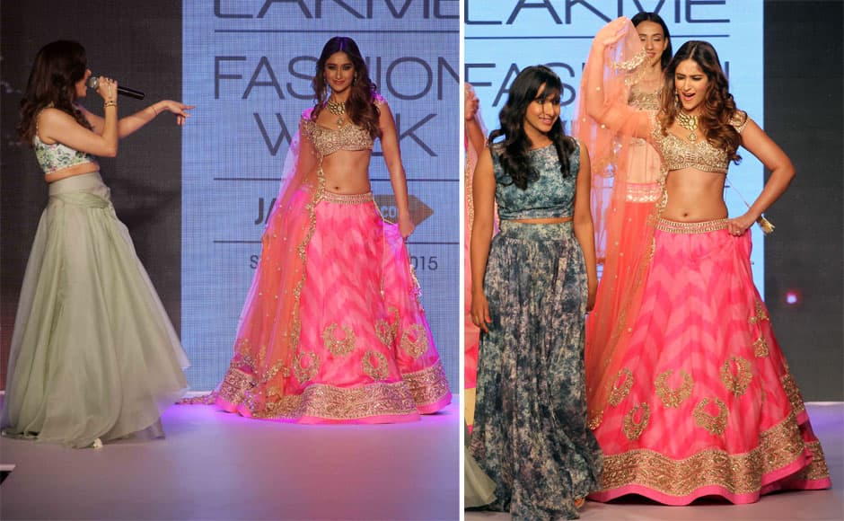  Bollywood singer Kanika Kapoor sings as Bollywood actress Ileana D'Cruz dances while walking the runway displaying an outfit by designer Anushree Reddy (C), during the Lakme Fashion Week Summer/Resort 2015, in Mumbai, India on March 21, 2015. Solaris Images