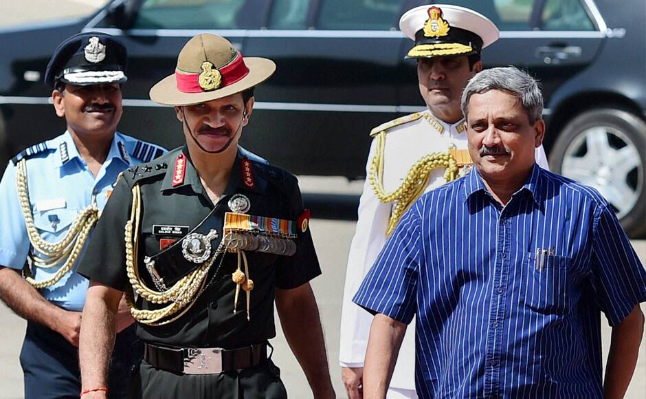 New Delhi: Defence Minister Manohar Parrikar along with the three chiefs of defence forces during the wreath laying ceremony at India Gate War Memorial on Centenary Commemoration of World War I in New Delhi on Monday. PTI