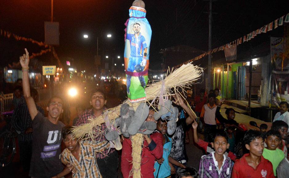 Alipurduar: Cricket fans takes out the effigy of Virat Kohli as they protest against India's loss to Australia in the World Cup semi final clash, in Alipurduar on Thursday. PTI 